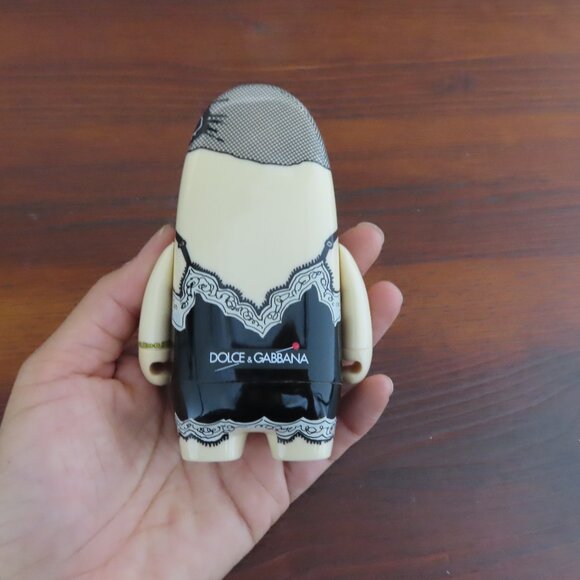 2004 Visionaire Kidrobot Collobration #44 Red Collection Dolce & Gabbana - Picture 3 of 7